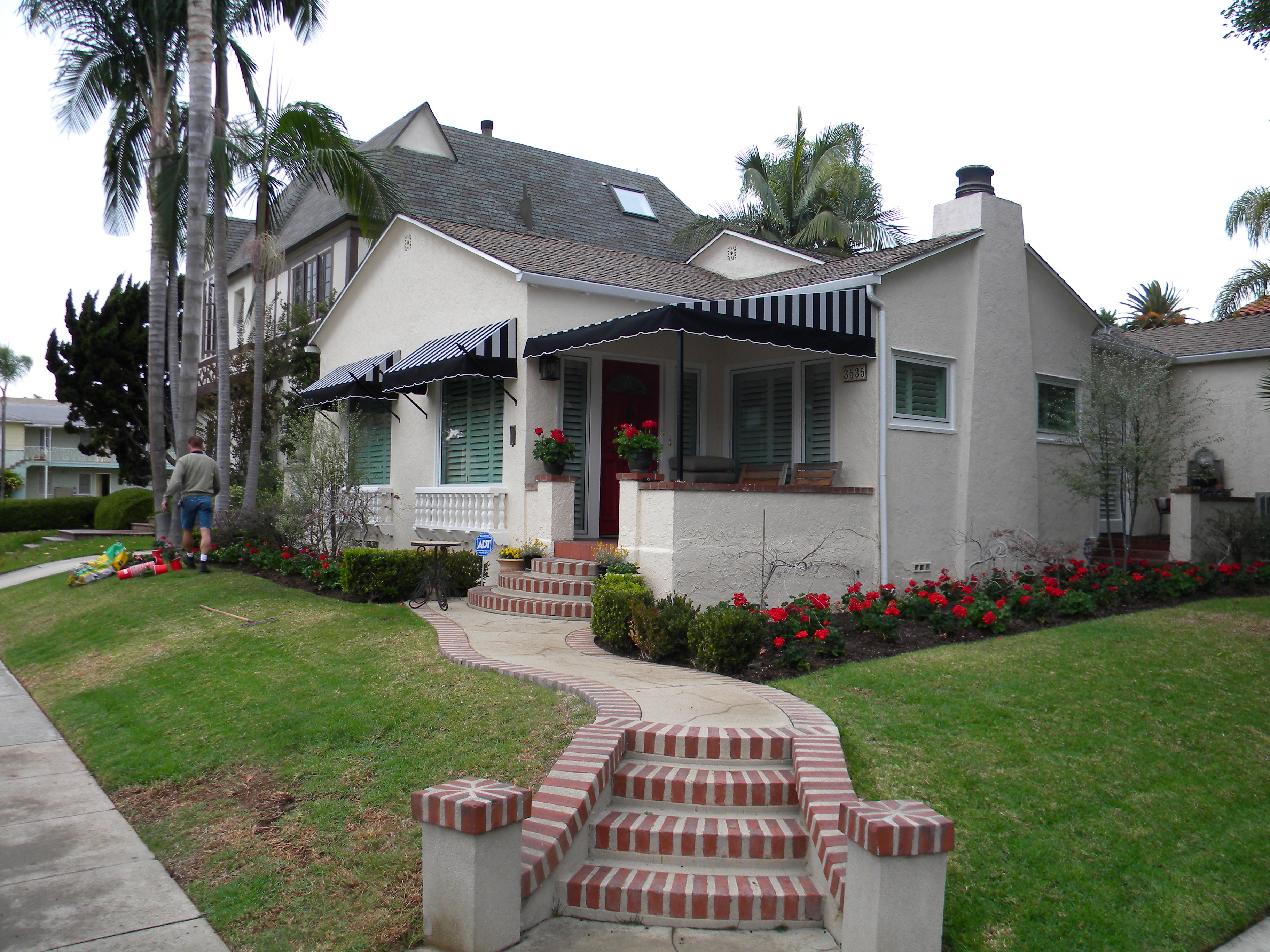 Awning Benefits: Shading your Home